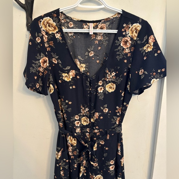 Floral pantsuit in size small - Picture 2 of 3